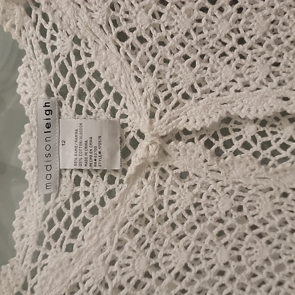 Madison Leigh 12 White Crochet / Knit Shrug - Picture 2 of 6